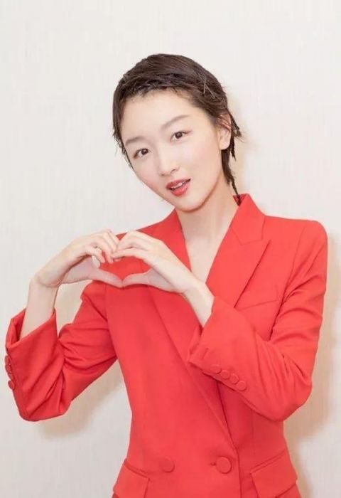 刘涛春晚深V礼服偷偷缝边 惊艳众人