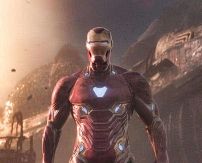 复联4:钢铁侠哄5岁女儿睡觉,女儿临睡时说:我爱