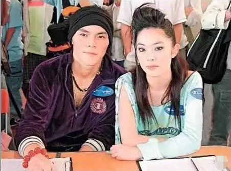 向佐刚和郭碧婷订婚就点赞美女泳装照,前女友