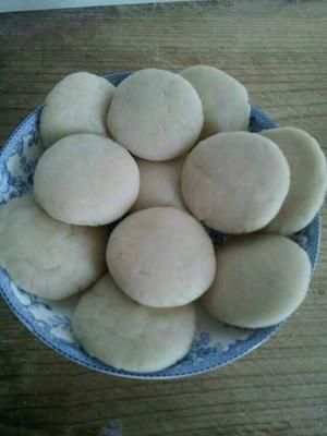 刚出锅的脆皮糖糕,外酥里软,咬一口满嘴香甜,秘