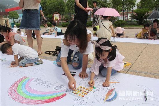 太姥山镇:六一a童心绘童心画长卷婚纱美女穿情趣图片