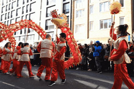 70万英国人挤爆女王家门口 就为过个中国年