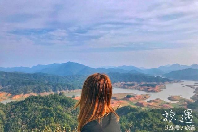 从高处俯瞰福建泰宁十里平湖：感受猫儿山公园的奇特之景