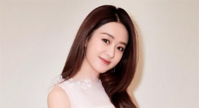 赵丽颖24岁婚纱照被疯传,第一次穿婚纱的她,除了漂亮还有惊艳 百家乐app