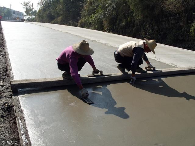 为什么农村的路全是水泥路，没有柏油路呢？看专家怎么说！