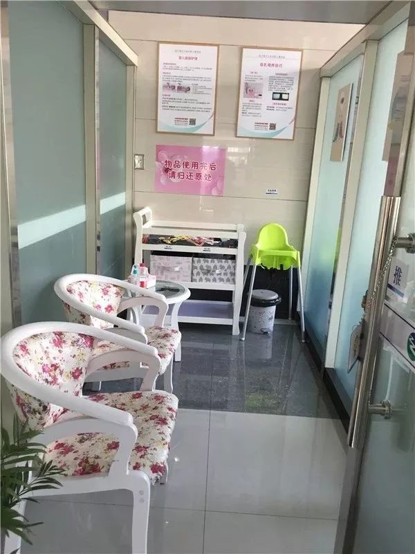 太过分!杭州网红霸占母婴室化妆,急着喂奶的妈