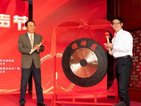 第十一届天津相声节开幕，名家冯巩担任总顾问，德云社再次缺席？