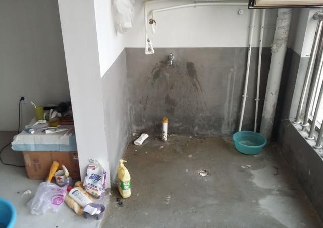 朋友在县城里买了新房，毛坯房没装修就入住了，两口幸福满满