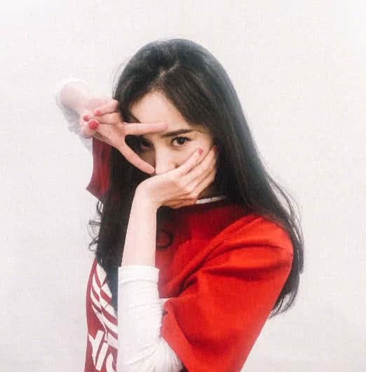 杨幂不愧是“带货女王”, 8cm“麻绳裙”上身后, 网友: 想买!插图(3) 杨幂不愧是“带货女王”, 8cm“麻绳裙”上身后, 网友: 想买!插图(3)