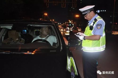 武威一男子驾驶证暂扣期间还敢驾车!还要进一