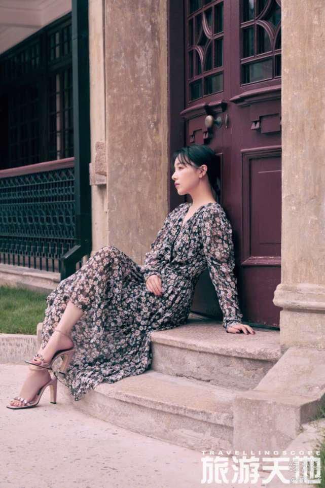 纪凌尘已配不起，阚清子安排双马尾拍复古照，又纯又欲，太有女人味