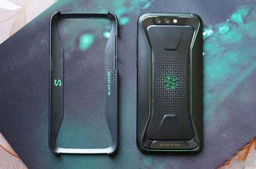 国产旗舰机纷纷亮相,锤子科技的坚果R1仅赢在