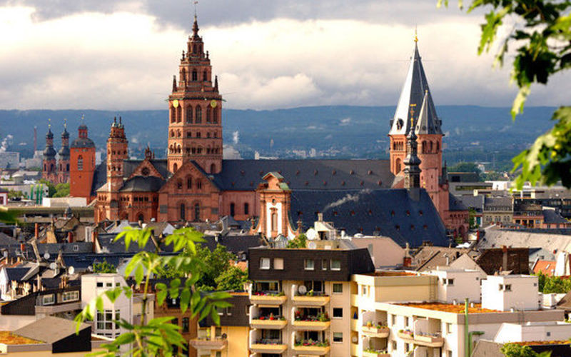 看看德国各州的人均GDP,我们与人家的差距犹