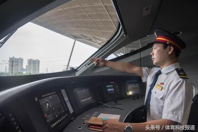 为什么高铁司机从来不下车，每30秒还得踩踩刹车，看完很心酸