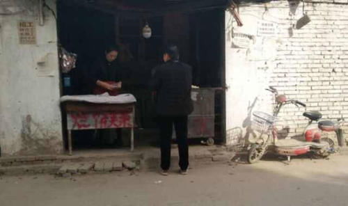 农村夫妻做这种小生意 能月入三万!