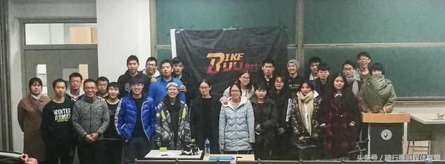 北京高校联队教练潘震为北京联合大学车友进行