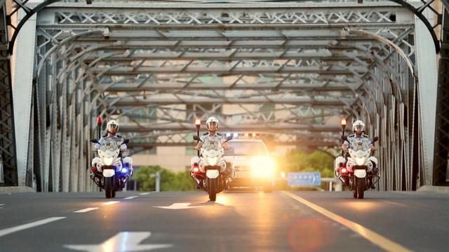 这部记录片,把巡警365天的执行记录全拍下来了