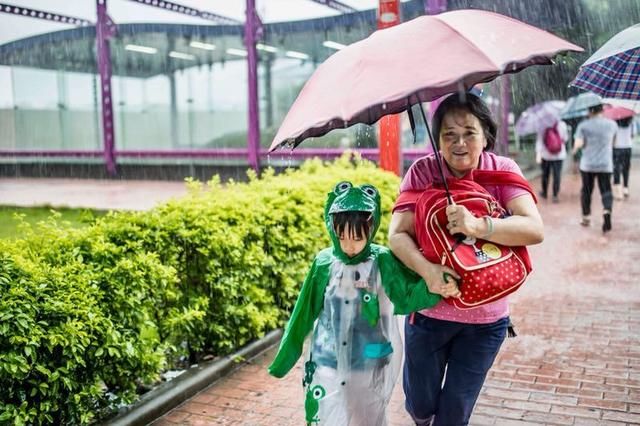 大暴雨+8级大风！明天起连下三天，凶猛的龙舟水来了！