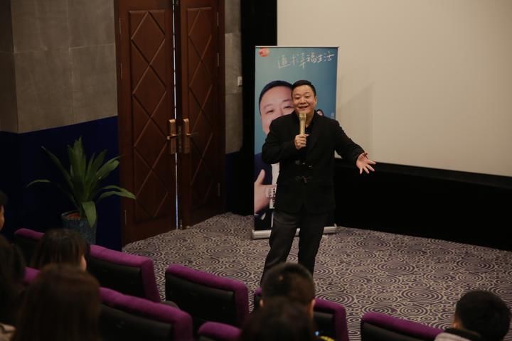 《我家那闺女》杭州看片 傅园慧爸爸谈起女儿