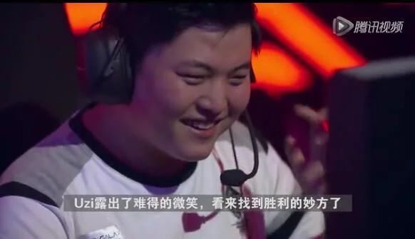 Uzi首开播，人气上百万，弹幕狂刷:开摄像头