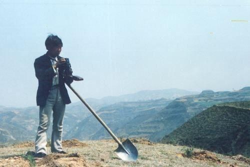 这个陕西农民,估计是中国最穷的摄影师了…_【