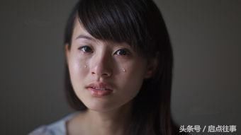 弟弟结婚我转账五万，爸妈乐开花，老公发来三字短信我哭了