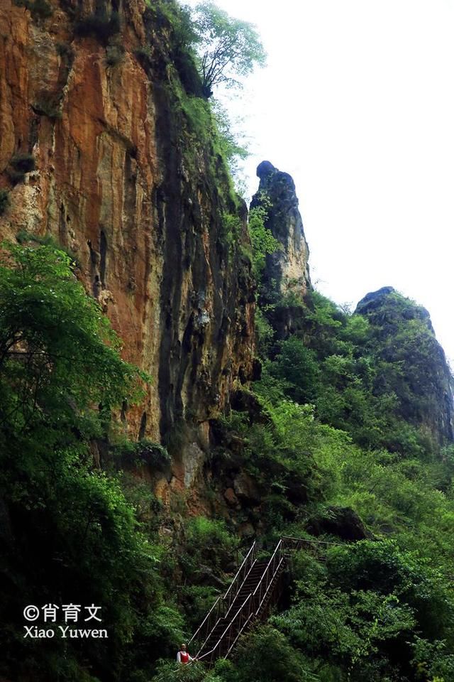 这个绵延十多公里的大地缝,以奇秀雄险幽著称,在云南都很少见