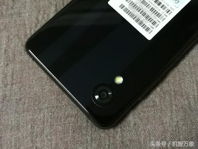 夏普AQUOS S3mini开箱简评 一款有惊喜亦有