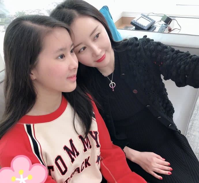 舒畅近期生活照 t018ae8c541da9924e5.jpg