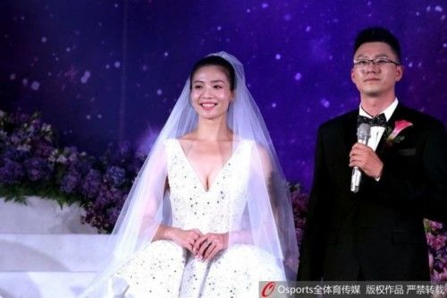 魏秋月天津举办婚礼 郎平率中国女排队员到场