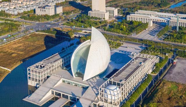 打造临港新片区