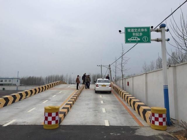 科目二通过速度太快,考官直接给0分,拿着驾照