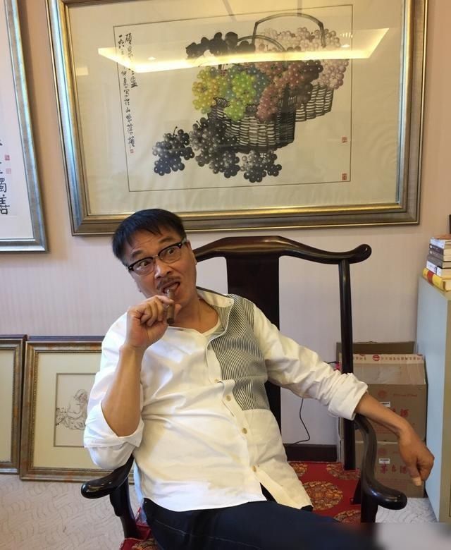 释小龙吴孟达久违同框引回忆杀，一个长大了，一个也真的老了！