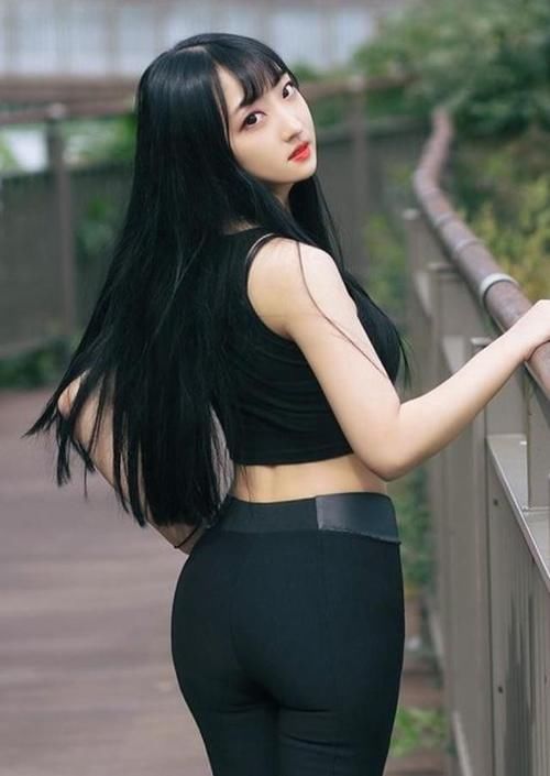 街拍:有型唯美的紧身打底裤美女插图(2) 街拍:有型唯美的紧身打底裤美女插图(2)