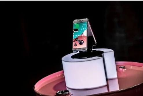 三星Galaxy C8首销在即，年轻就是"焦点"