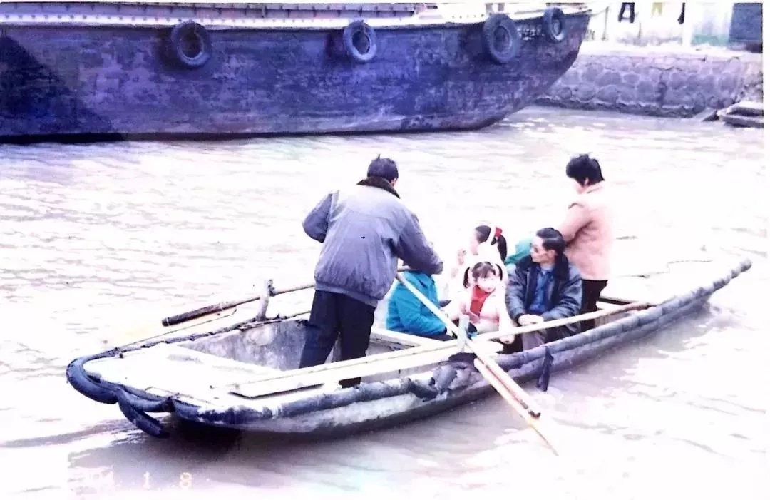 兴化人口数_如图是兴化小学参加兴趣小组的男 女生人数情况.1 将纵轴单位长度