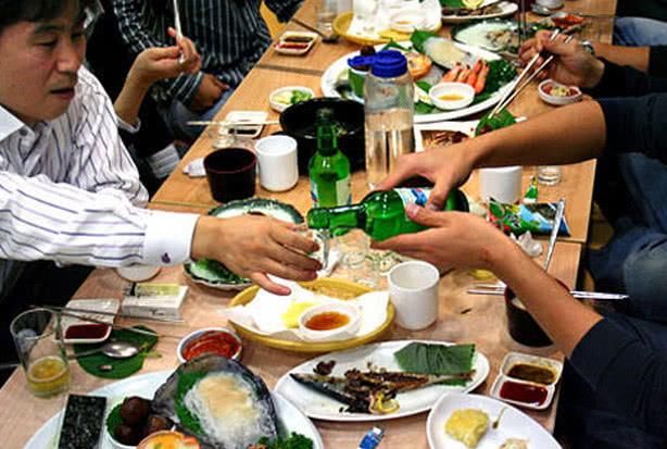 韩国人从中国回去后,向朋友直呼:千万不要和中