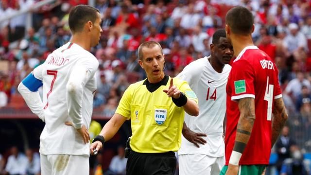 摩洛哥球员抱怨:什么鬼?裁判想要C罗的球衣