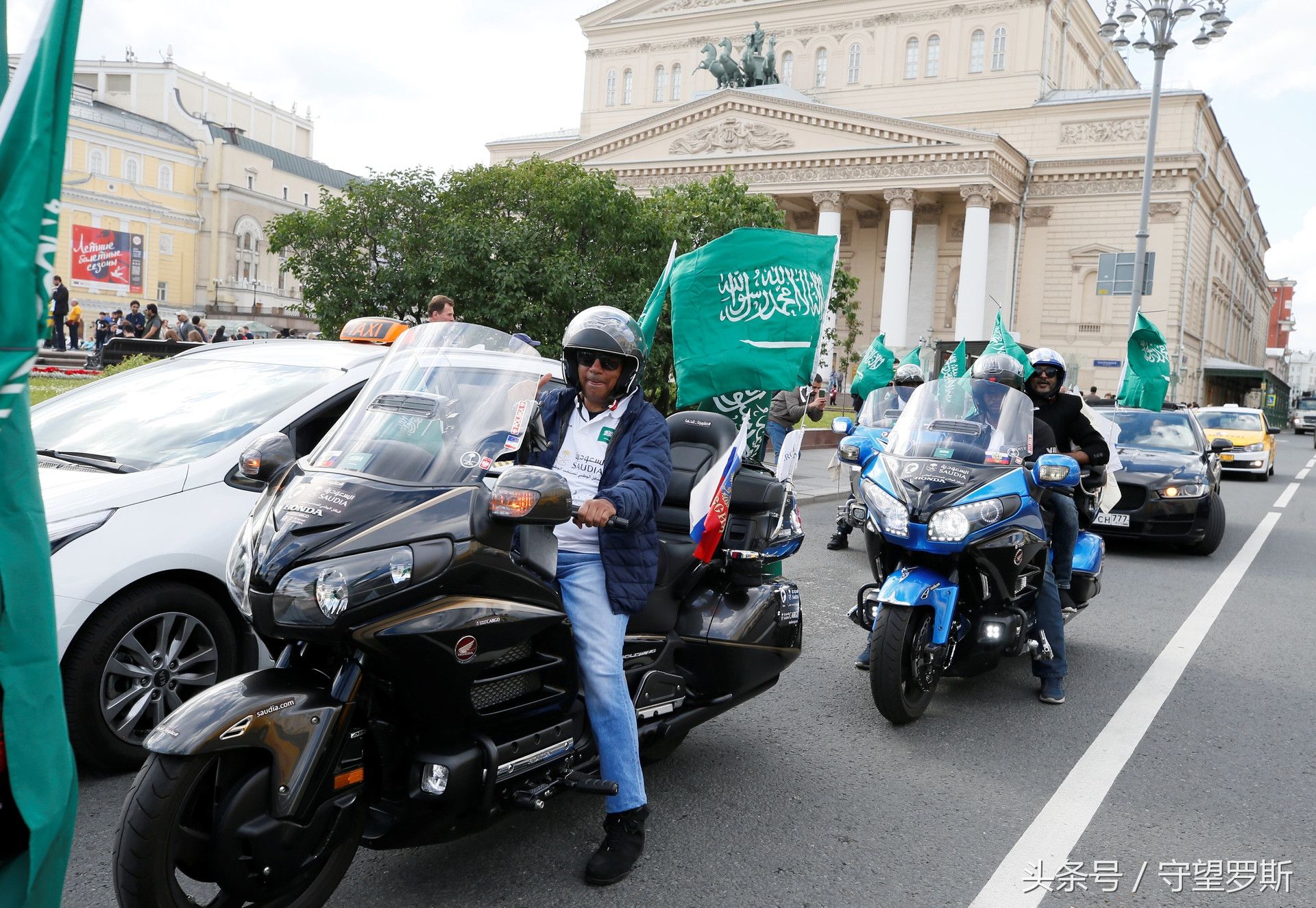 世界杯揭幕战前夕冬宫猫咪预测俄罗斯首战获胜