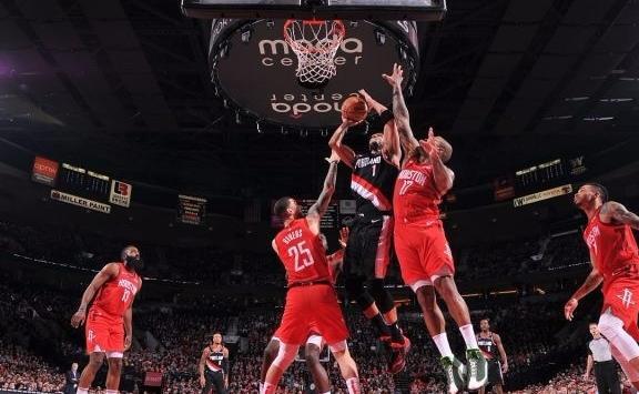 火箭不敌开拓者!内线被神兽锤爆!裁掉周琦莫雷