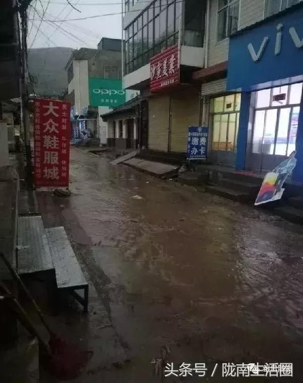 昨日，陇南宕昌多地突发暴雨，引发山洪