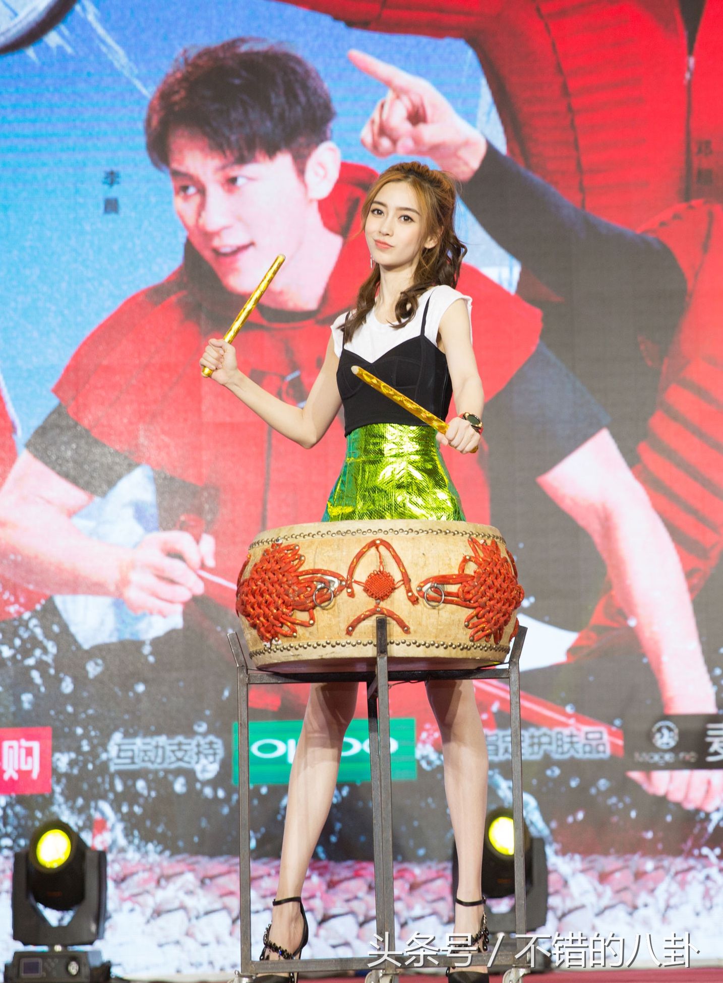 angelababy最新美图出击 笑容太甜美白腿太迷