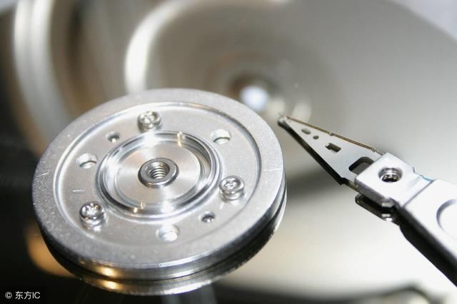 小知识大作用:硬盘磁头坏了有哪些表现?