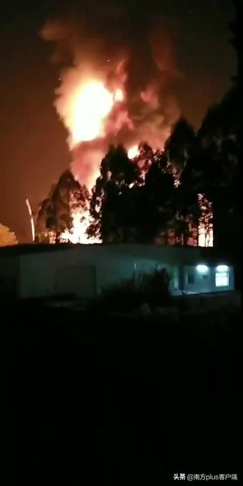 广州化工场着火
