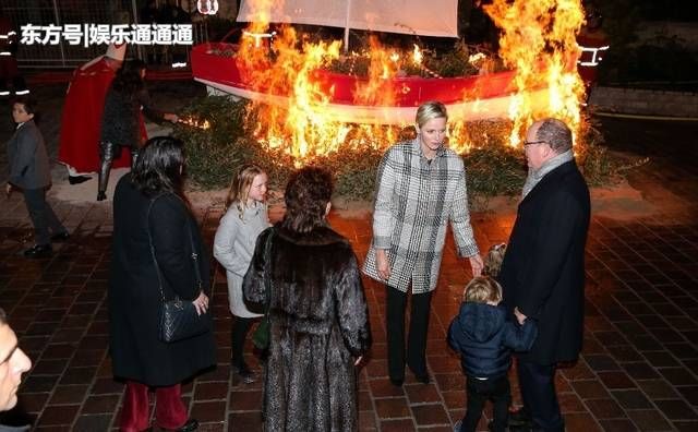 婆婆是奥斯卡得主,丈夫风流成性两私生子,常被人与凯特王妃对比