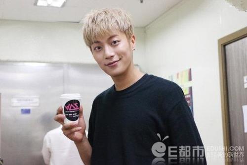 尹斗俊入伍确定 暂别粉丝荧幕揭尹斗俊个人资