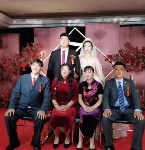 不图朱家的钱！大衣哥儿媳自爆与小伟自由恋爱，看重的是男方人品