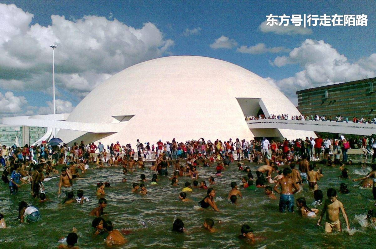 荒地成首都:人口暴涨21倍女比男多,人造城市列