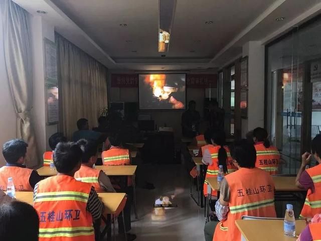专职消防队对五桂山市政环卫工人开展消防安全