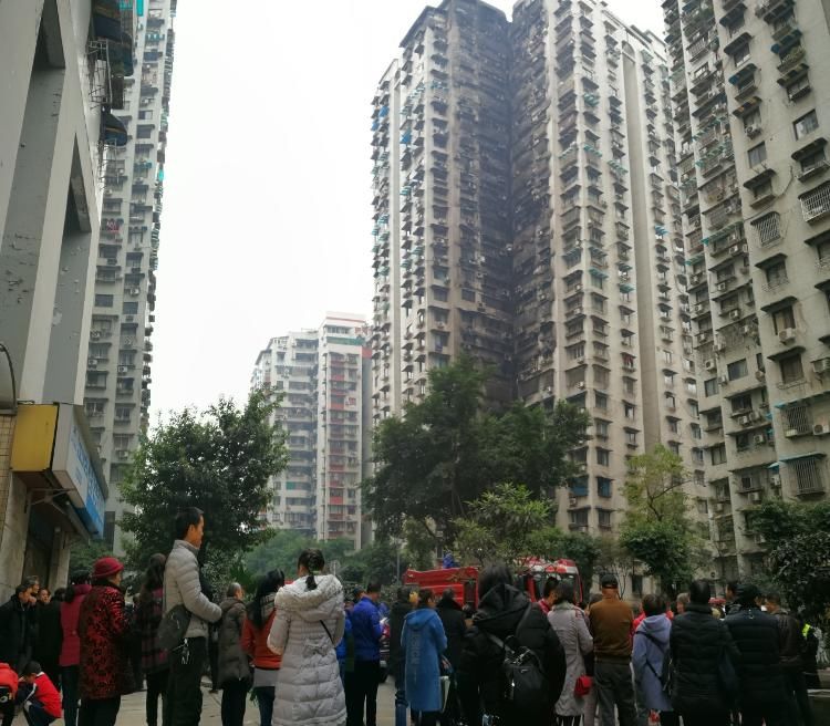 重庆居民楼起火现场直播